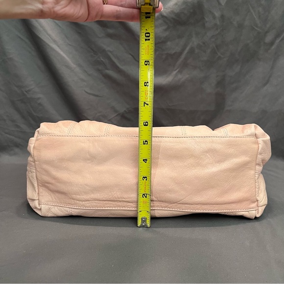 B.Makowsky Pale Pink Pebble Leather Medium Shoulder Bag Purse Silver Pockets EUC - Picture 9 of 16